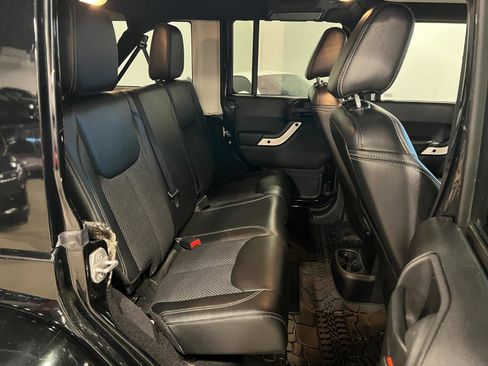 Used 2015 Jeep Wrangler Unlimited Sahara AWD/4WD image 28