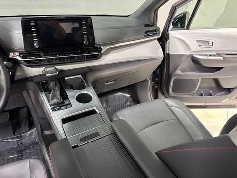 Used 2021 Toyota Sienna XSE FWD image 25