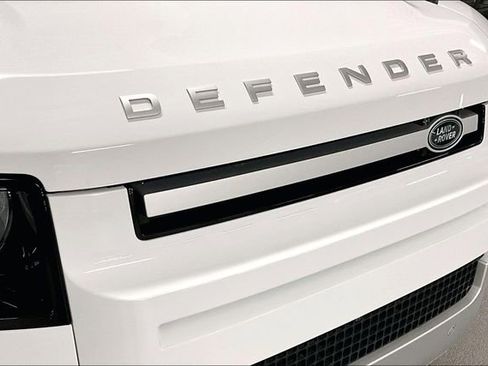 Certified 2025 Land Rover Defender 110 S image 31