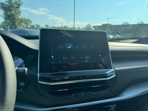 Used 2024 Jeep Compass Trailhawk image 19