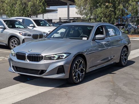 Used 2025 BMW 330i xDrive Sedan AWD/4WD image 2