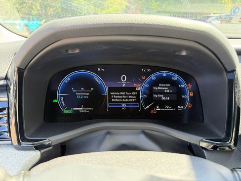 Used 2025 Toyota Camry XLE AWD/4WD image 10