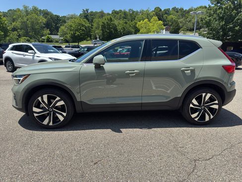 Used 2025 Volvo XC40 B5 Ultra AWD/4WD image 5