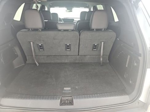 Used 2025 Buick Enclave Preferred image 8