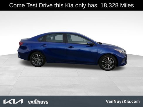 Used 2023 Kia Forte LXS w/ LXS Technology Package image 2