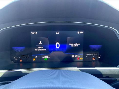 Used 2022 Volkswagen Tiguan SE w/ Panoramic Sunroof Package image 16