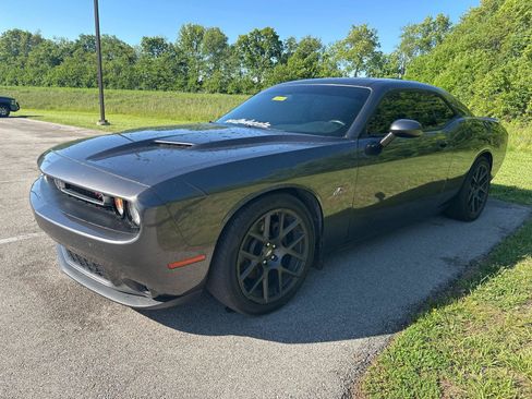 Used 2018 Dodge Challenger R/T w/ Driver Convenience Group RWD image 2