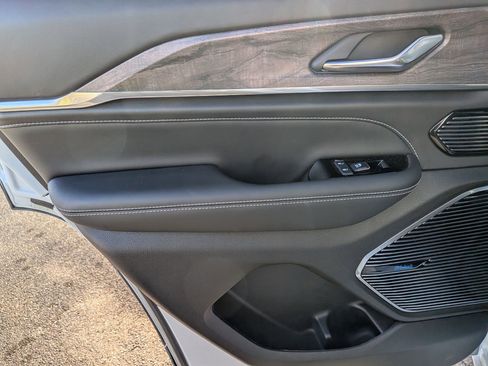 Certified 2023 Jeep Grand Cherokee Overland w/ Advanced Protech Group III image 31