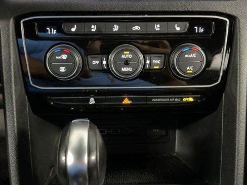 Used 2020 Volkswagen Atlas Cross Sport SEL Premium image 19