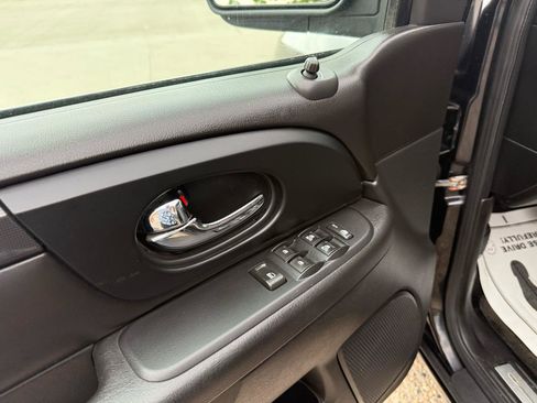 Used 2009 GMC Envoy SLE w/ Sun And Sound Package AWD/4WD image 11