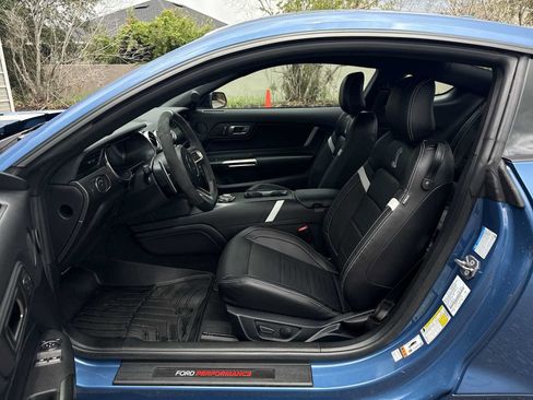 Used 2021 Ford Mustang Shelby GT500 w/ Technology Package RWD image 2