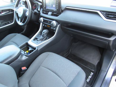 Used 2021 Toyota RAV4 XLE w/ XLE Grade Weather Package image 17