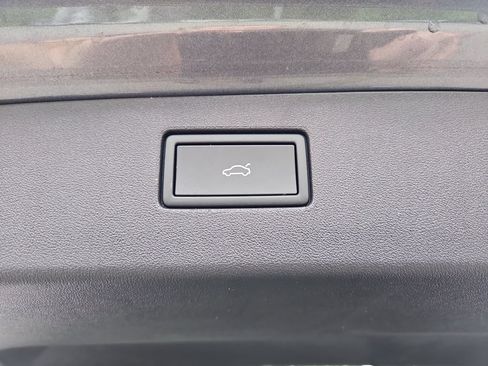 Certified 2026 Volkswagen Tiguan SE AWD/4WD image 14