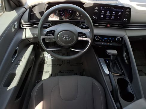 Certified 2022 Hyundai Elantra SEL FWD image 15