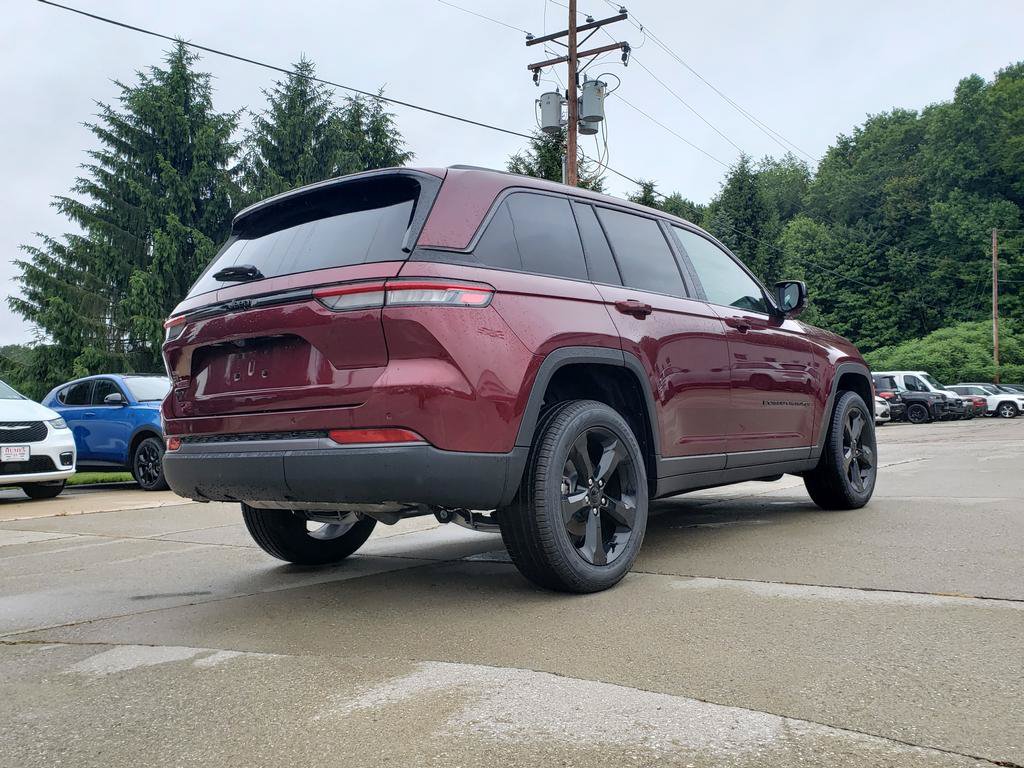 New 2026 Jeep Grand Cherokee Limited w/ Limited Altitude Package AWD/4WD image 3