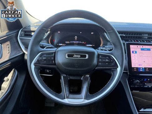Used 2023 Jeep Grand Cherokee Limited w/ Luxury Tech Group II AWD/4WD image 12