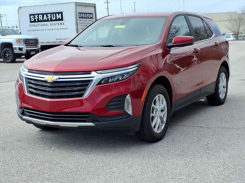 Used 2024 Chevrolet Equinox LT image 2