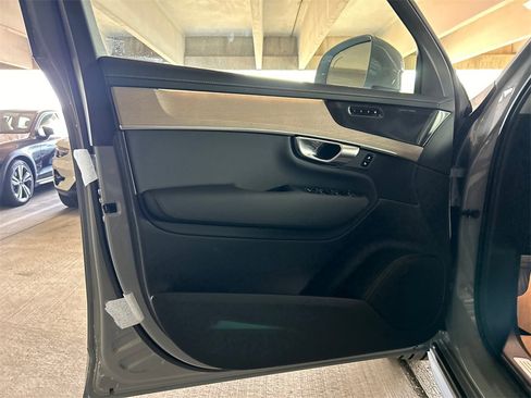 New 2026 Volvo XC90 B6 Plus w/ Protection Package Premier image 9