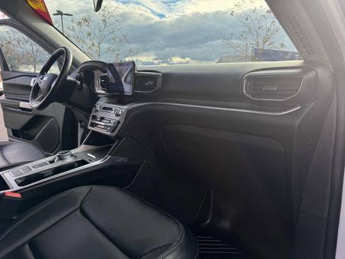 Used 2022 Ford Explorer XLT w/ Equipment Group 202A image 39