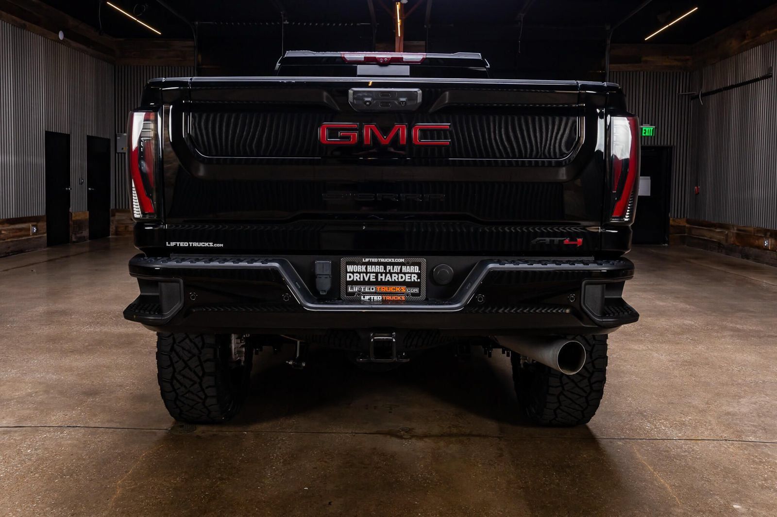 Used 2024 GMC Sierra 2500 AT4 w/ AT4 Premium Plus Package AWD/4WD image 8