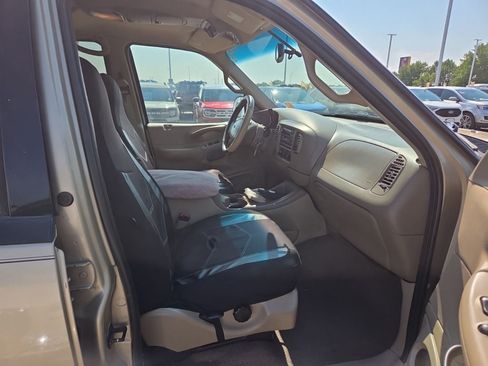 Used 2000 Ford Expedition XLT AWD/4WD image 13
