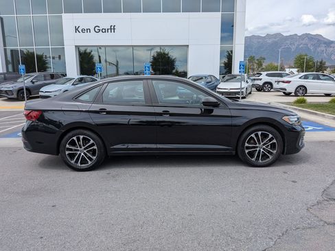 Used 2022 Volkswagen Jetta Sport FWD image 2