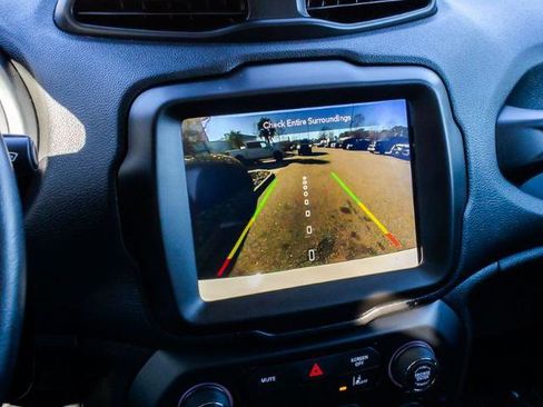 Used 2023 Jeep Renegade Latitude w/ Premium Group image 20