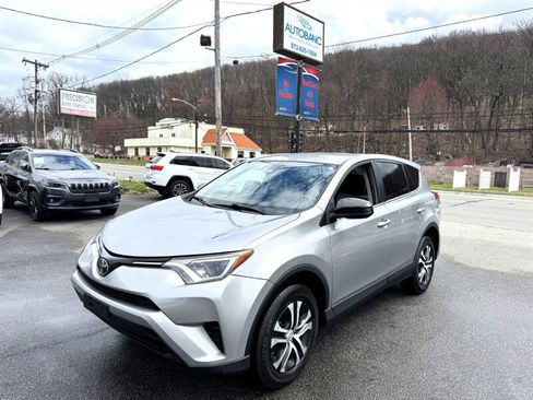 Used 2018 Toyota RAV4 LE w/ All Weather Liner Package image 53