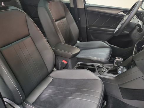 Used 2024 Volkswagen Tiguan SE w/ Panoramic Sunroof Package AWD/4WD image 10