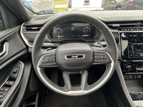 Used 2024 Jeep Grand Cherokee Altitude AWD/4WD image 13