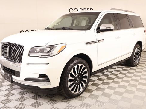 Used 2024 Lincoln Navigator Black Label AWD/4WD image 11