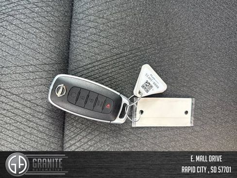 Used 2025 Nissan Rogue SV AWD/4WD image 27
