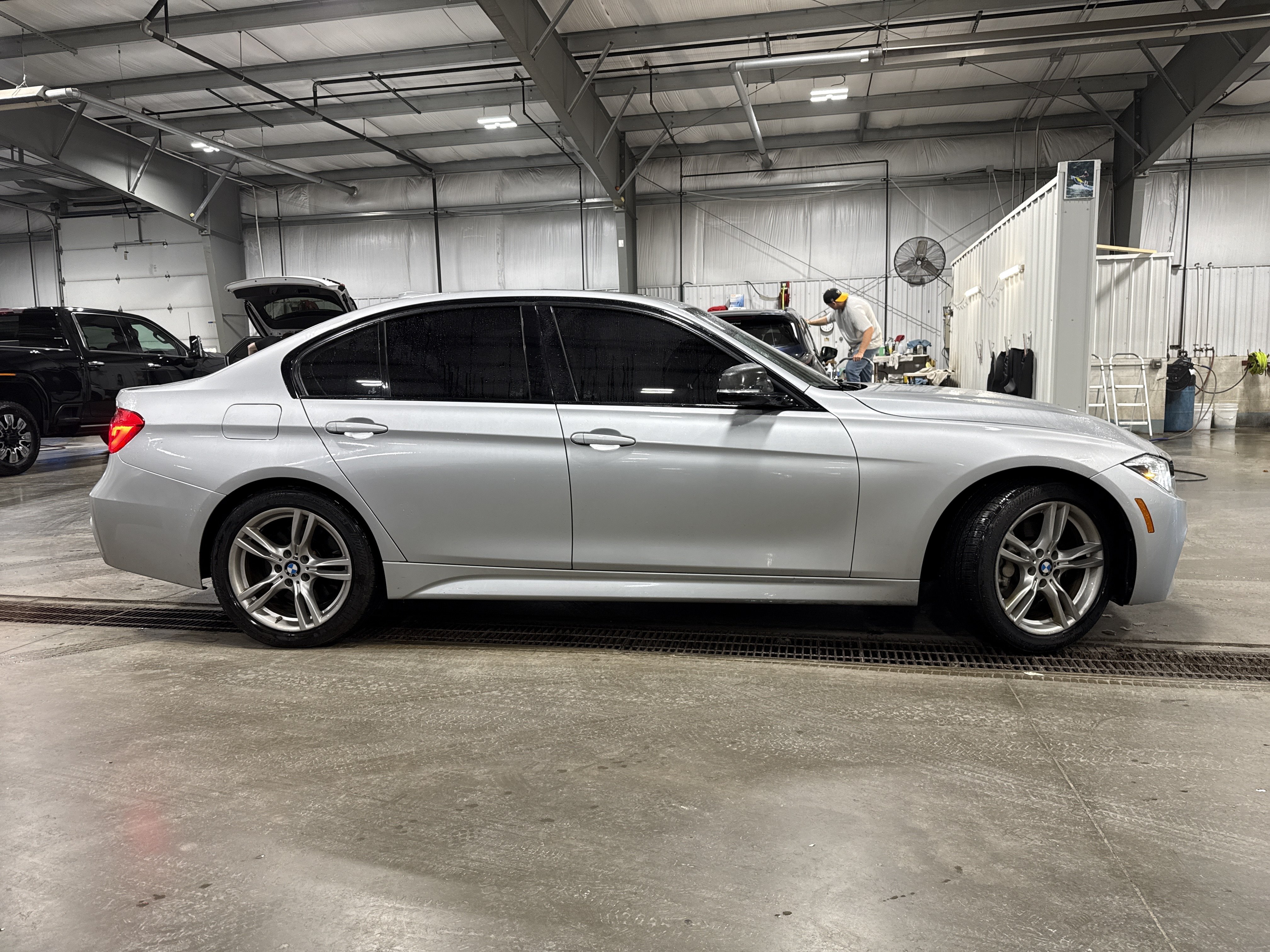 Used 2018 BMW 330i xDrive Sedan AWD/4WD image 2