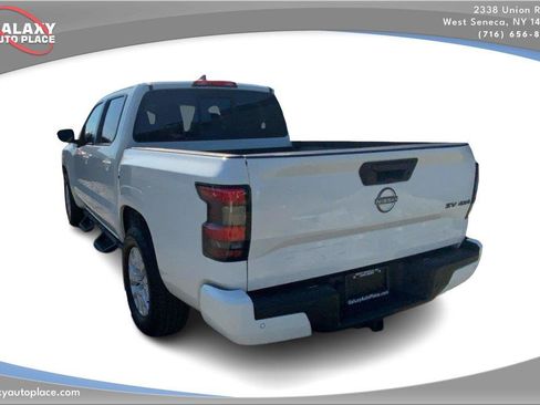 Used 2022 Nissan Frontier SV AWD/4WD image 7