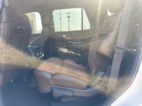 Used 2025 Ford Expedition King Ranch AWD/4WD image 10