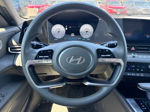 Used 2024 Hyundai Elantra SEL FWD image 14