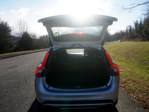 Used 2018 Volvo V60 T5 Cross Country w/ Convenience Package image 30