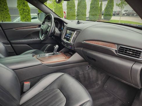 Used 2017 Maserati Levante w/ Luxury Package AWD/4WD image 7
