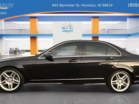 Used 2011 Mercedes-Benz C 300 Sedan w/ Dynamic Handling Pkg image 3