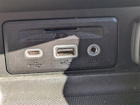 Used 2023 GMC Terrain SLT image 25