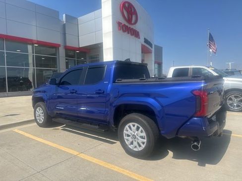 Used 2025 Toyota Tacoma SR5 AWD/4WD image 3
