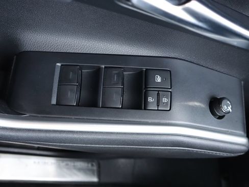 Used 2022 Toyota Highlander XLE AWD/4WD image 32
