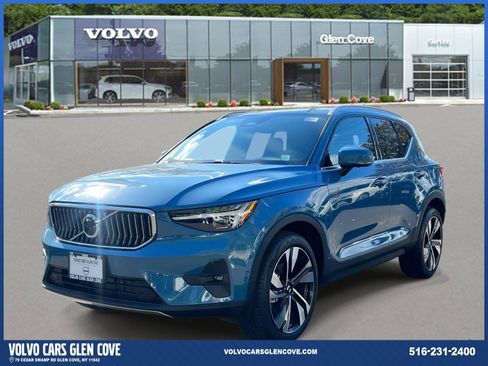 Used 2025 Volvo XC40 B5 Ultra w/ Climate Package image 2