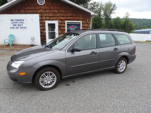 Used 2006 Ford Focus SE FWD image 1