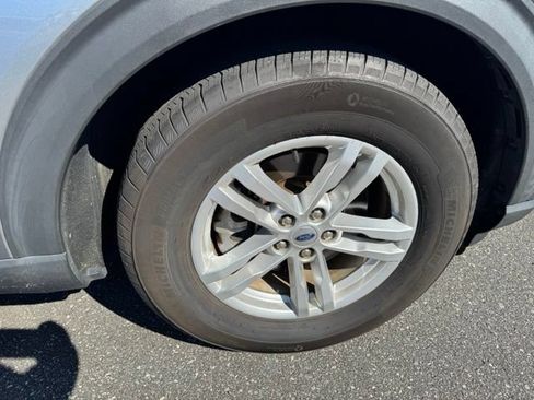 Used 2021 Ford Explorer XLT w/ Equipment Group 202A RWD image 10