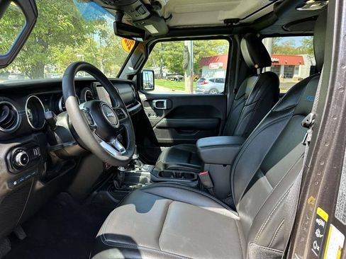 Used 2023 Jeep Wrangler Unlimited Rubicon 4xe w/ Cold Weather Group AWD/4WD image 13