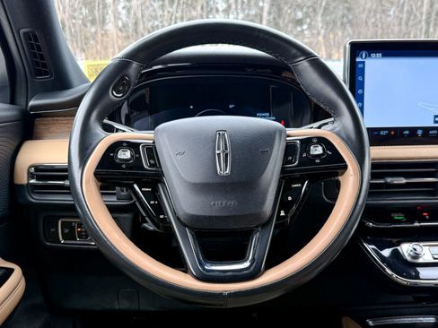 Used 2023 Lincoln Corsair Reserve w/ Jet Appearance Package image 36