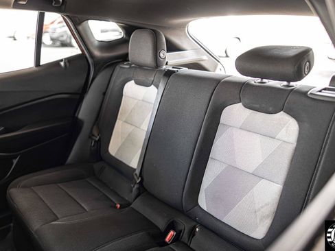 Used 2024 Chevrolet Trax RS w/ Sunroof Package FWD image 17