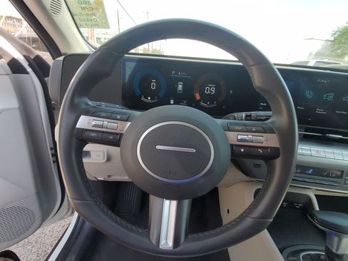 Used 2025 Hyundai Kona SEL FWD image 14