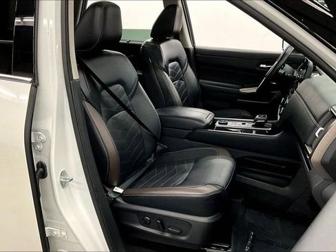 Used 2023 Nissan Pathfinder Platinum AWD/4WD image 8